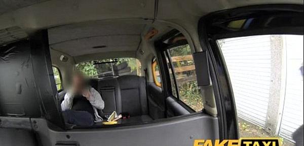  FakeTaxi - Exhibicionista